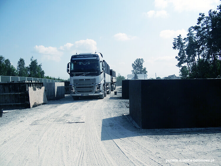 Transport szamb betonowych  w Zabłudowie